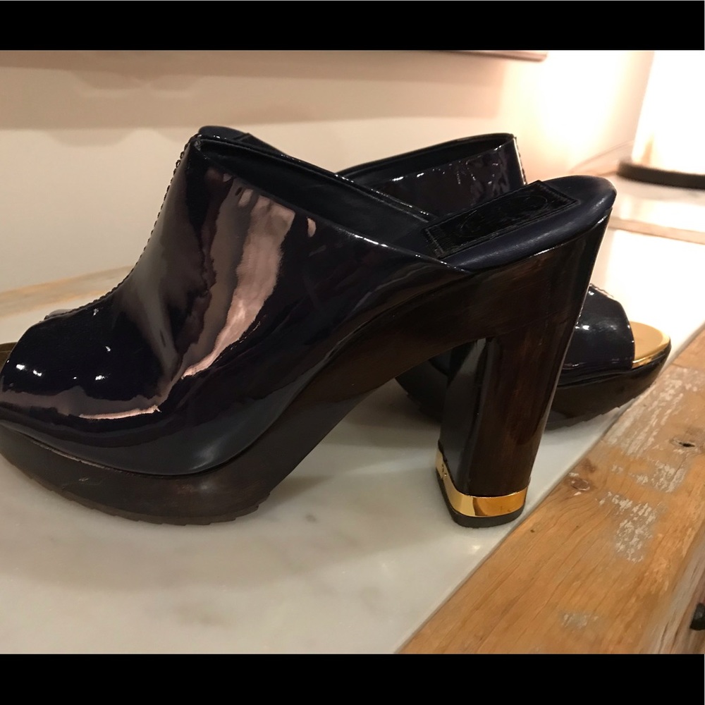 Tory Burch Blue Patent Leather Shoes